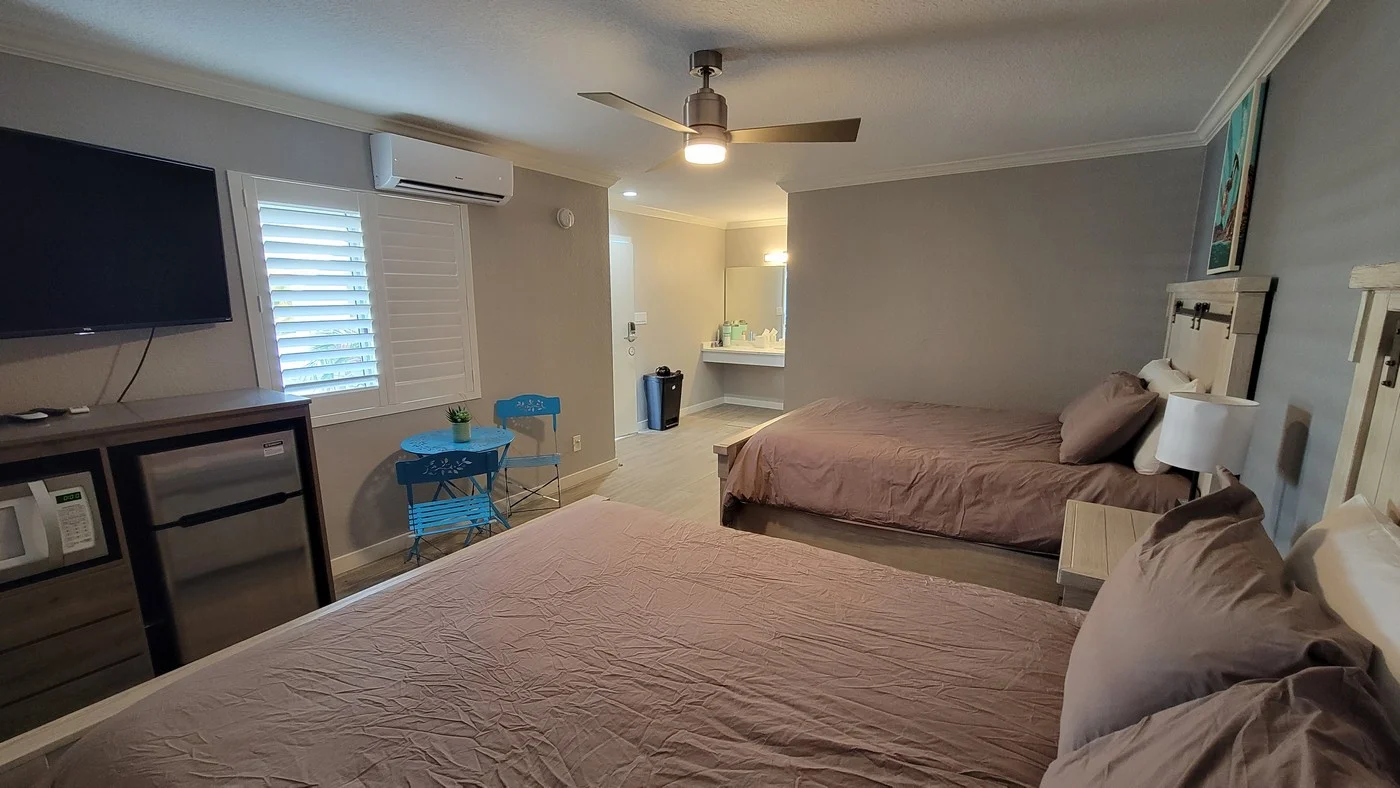 Room 1 (2 Queen Beds)