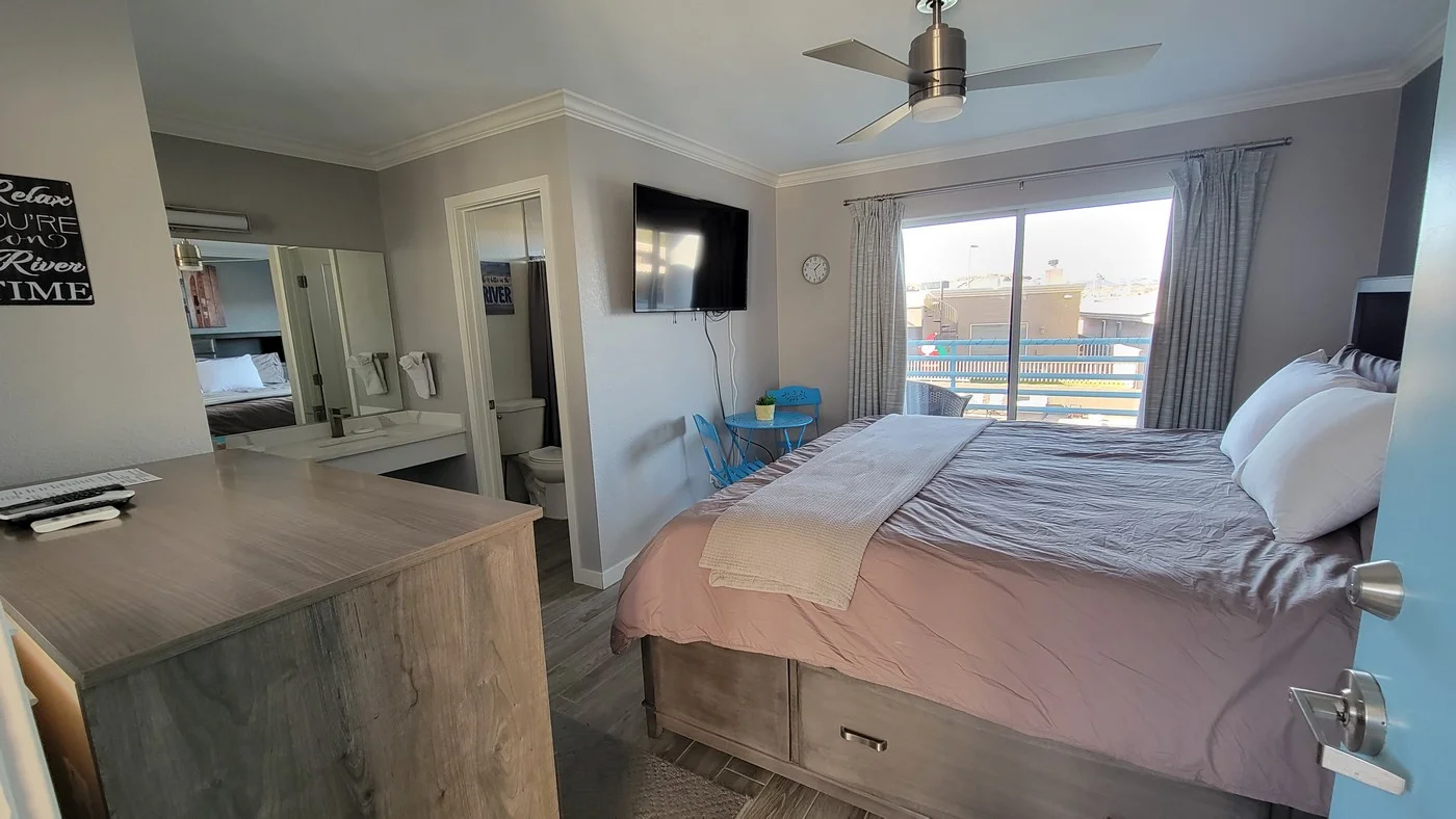 Room 3 (1 Queen Bed)