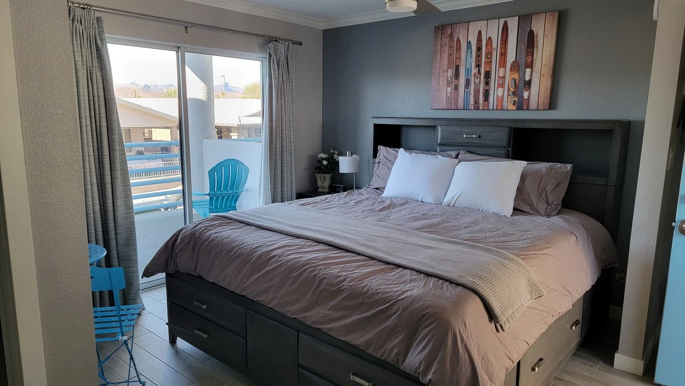 Room 4 (1 King Bed)